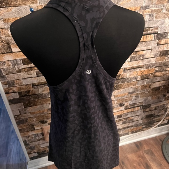 Lululemon tank - Picture 2 of 3